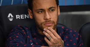 Lee más sobre el artículo Neymar, ausente de la convocatoria del PSG, más cerca de ser traspasado