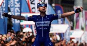 Lee más sobre el artículo Evenepoel, de 19 años, da la sorpresa en San Sebastián