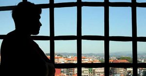 Lee más sobre el artículo Requisitos para tener derecho a la prisión domiciliaria