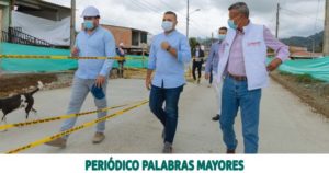 Lee más sobre el artículo MÁS CALLES, ANDENES Y EMPLEO: LA ESTRATEGIA DEL ALCALDE CARLOS MAYA PARA ACTIVAR LA ECONOMÍA EN VILLASANTANA