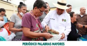 Lee más sobre el artículo Familias del barrio Panorama Country recibieron ayudas alimenticias con el programa de ‘Nutrición y Bienestar’