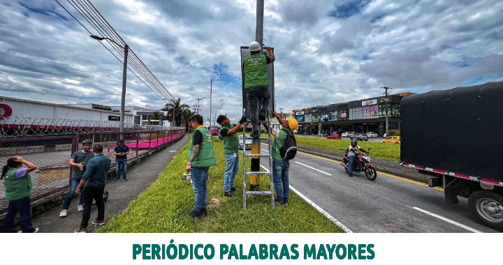 Lee más sobre el artículo Alcaldía de Dosquebradas retira más de 40 avisos por contaminación visual sobre la avenida Ferrocarril