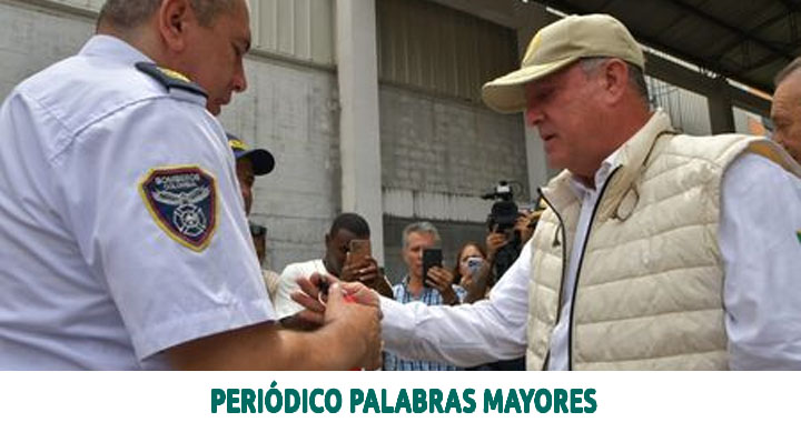 Lee más sobre el artículo Dosquebradas recibe el primer camión de Bomberos certificado para atender incendios en alturas